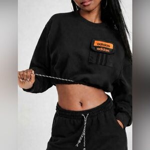 Adidas Originals Cropped Sweatshirt with Utility Pocket – Black